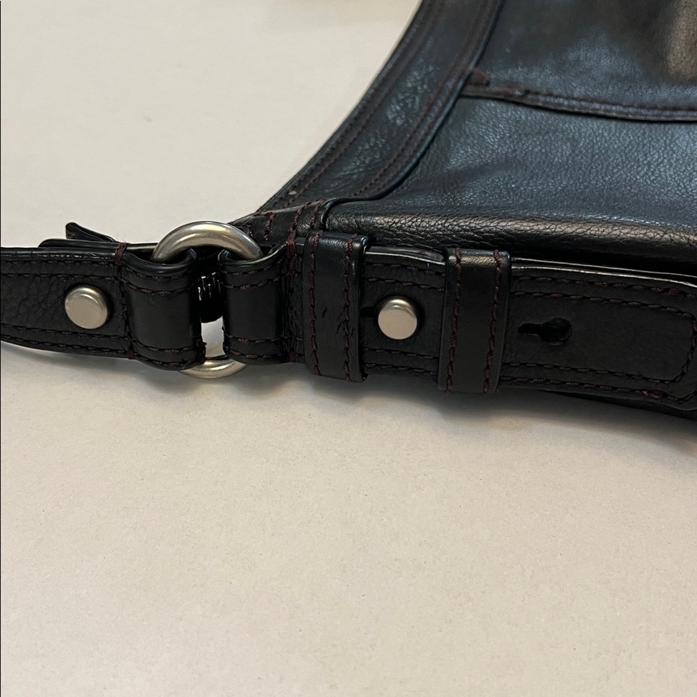 VINTAGE FOSSIL MADDOX BLACK PEBBLED LEATHER BUCKET BAG ZIP CLOSURE CROSSBODY - Picture 10 of 16